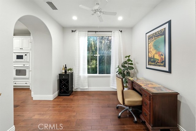 Detail Gallery Image 12 of 47 For 24909 Ironwood Dr, Valencia,  CA 91355 - 4 Beds | 4 Baths