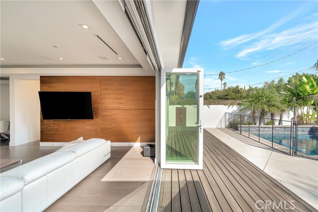 5622 Katherine, Sherman Oaks CA: https://media.crmls.org/medias/20c7edfb-ae41-415f-a349-99e20f779bc6.jpg