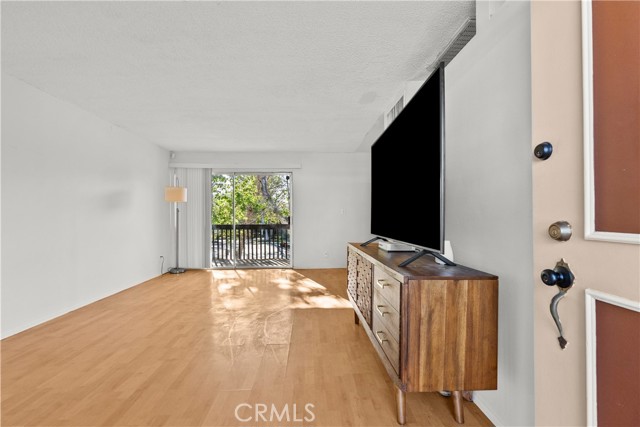 Detail Gallery Image 5 of 36 For 23515 Lyons Ave #S7,  Valencia,  CA 91355 - 1 Beds | 1 Baths