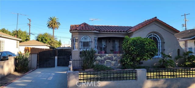 Detail Gallery Image 1 of 15 For 2538 Thurman Ave #1,  Los Angeles,  CA 90016 - 1 Beds | 1 Baths