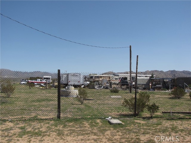 Detail Gallery Image 4 of 6 For 19481 Dachshund Ave, Apple Valley,  CA 92307 - – Beds | – Baths