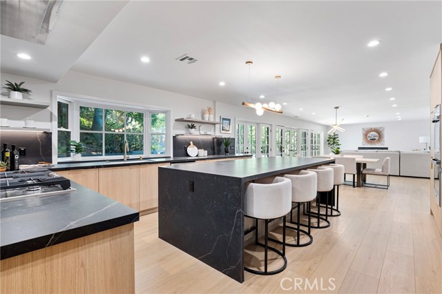 Detail Gallery Image 11 of 35 For 20225 Allentown Dr, Woodland Hills,  CA 91364 - 5 Beds | 4/2 Baths