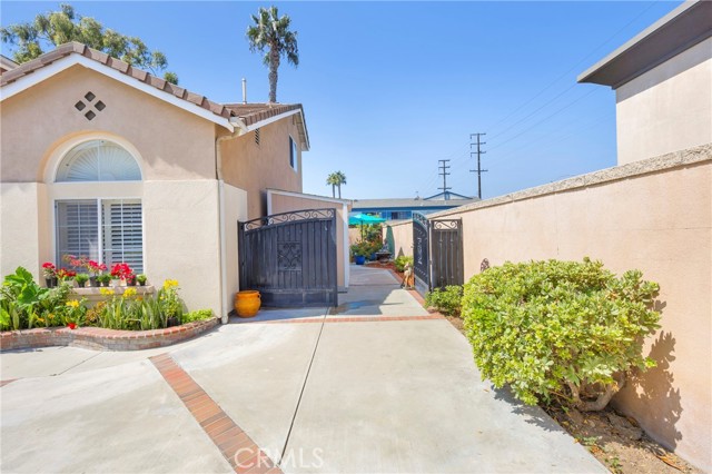 Detail Gallery Image 4 of 62 For 1223 S Goldstone Cir, Anaheim,  CA 92804 - 5 Beds | 3 Baths