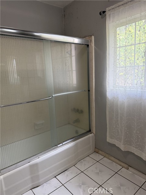 Detail Gallery Image 17 of 22 For 18800 Arminta, Reseda,  CA 91335 - 4 Beds | 3 Baths