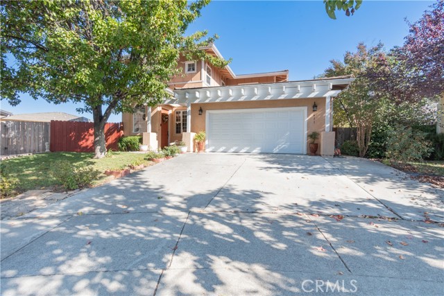 Detail Gallery Image 2 of 28 For 611 Larkfield Pl, Paso Robles,  CA 93446 - 5 Beds | 2/1 Baths