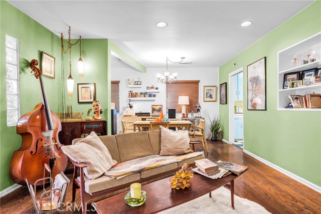 Detail Gallery Image 13 of 31 For 5425 Halbrent, Sherman Oaks,  CA 91411 - 3 Beds | 2 Baths