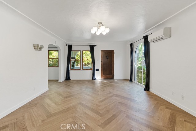 Detail Gallery Image 6 of 37 For 2130 Apex, Los Angeles,  CA 90039 - 3 Beds | 1 Baths