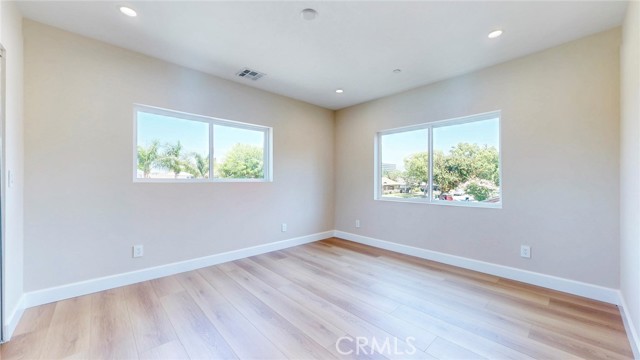 Image 42 of 75 For 421 Catalina Street