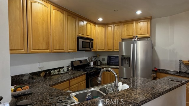 Detail Gallery Image 11 of 17 For 1515 Grismer Ave #302,  Burbank,  CA 91504 - 2 Beds | 2 Baths