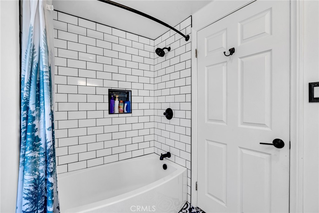 https://media.crmls.org/medias/20ce9386-52f3-418b-8bd1-d720680721ae.jpg?preset=X-Large