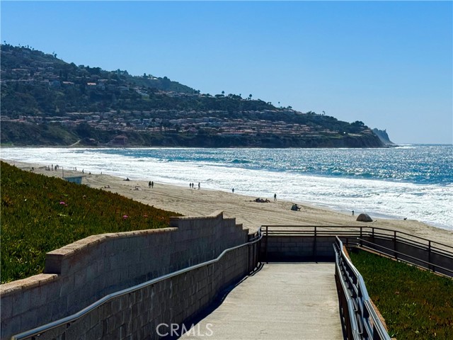 101 Broadway, Redondo Beach, California 90277, 3 Bedrooms Bedrooms, ,2 BathroomsBathrooms,Residential,For Sale,Broadway,SB25056727