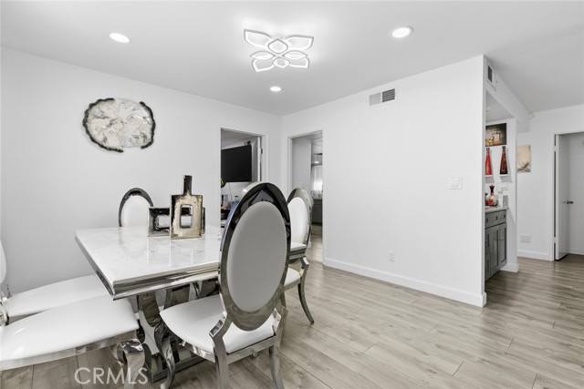 8801 Cedros Avenue, Panorama City CA: https://media.crmls.org/medias/20cfe65c-5913-46e0-b87d-5223da5e25b9.jpg