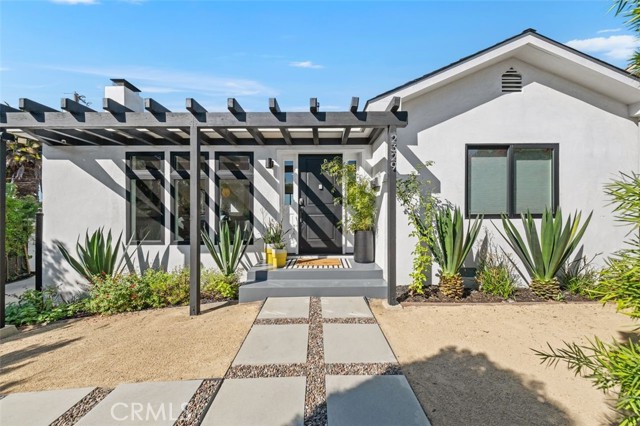 2329 Vineyard Avenue, Los Angeles CA: https://media.crmls.org/medias/20d027af-10ef-4cfc-aa46-2767ac92f300.jpg