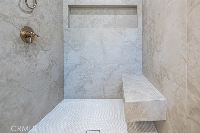 Detail Gallery Image 13 of 19 For 7760 Independence Ave, Canoga Park,  CA 91304 - 4 Beds | 2/1 Baths