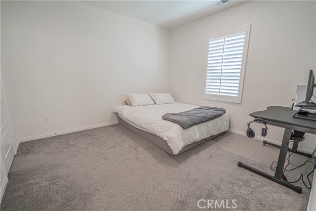 Detail Gallery Image 13 of 45 For 17047 Zion Dr., Canyon Country,  CA 91387 - 4 Beds | 3 Baths