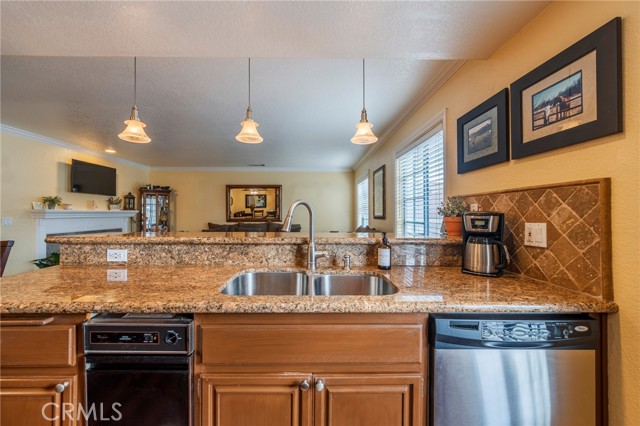 Detail Gallery Image 6 of 37 For 1043 W 12th, San Pedro,  CA 90731 - 3 Beds | 2/1 Baths