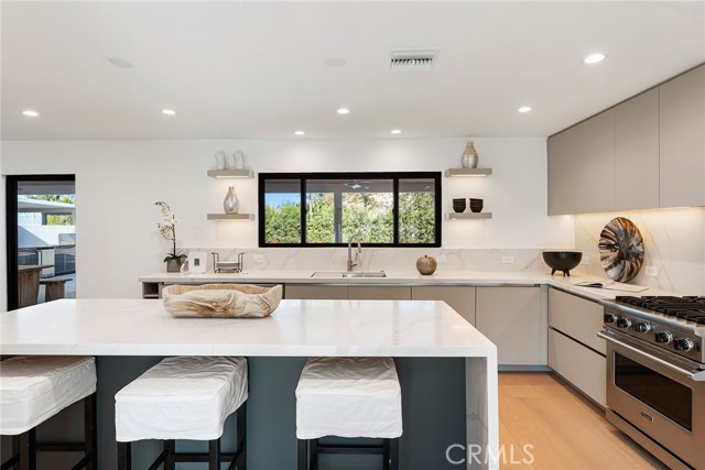 Detail Gallery Image 15 of 54 For 5630 Blanco Ave, Woodland Hills,  CA 91367 - 4 Beds | 4/1 Baths