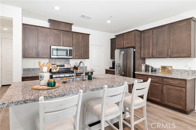 Detail Gallery Image 13 of 66 For 32613 Brunello Way, Temecula,  CA 92591 - 4 Beds | 3 Baths