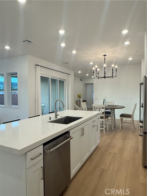 Detail Gallery Image 4 of 9 For 422 Clipper, Irvine,  CA 92618 - 5 Beds | 4/2 Baths