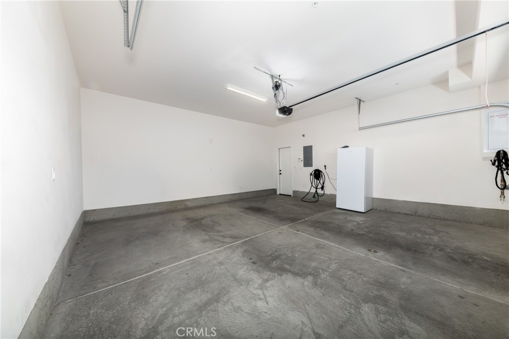 https://media.crmls.org/medias/20d295b1-c644-4141-9050-9da022944478.jpg?preset=X-Large
