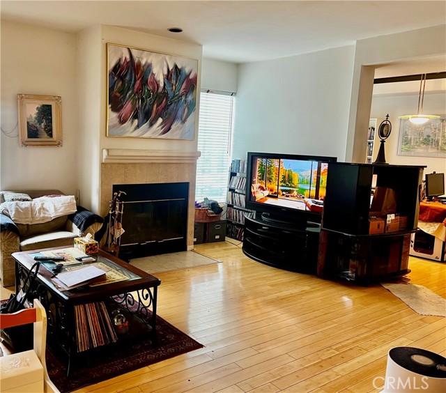 5240 Vantage Avenue, 101 photo 2