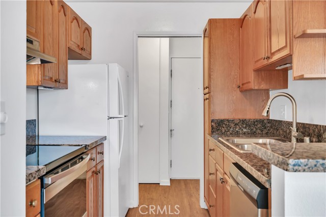 8635 Falmouth Avenue, Playa del Rey CA: https://media.crmls.org/medias/20d34110-bdca-4fea-89e3-22d03e47f131.jpg