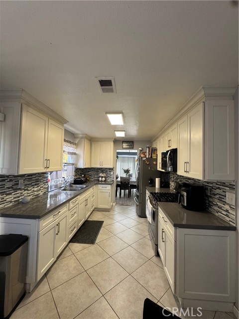 475 Whitney Avenue, Vallejo CA: https://media.crmls.org/medias/20d345ee-afb0-4571-a56b-cc673de1d7bb.jpg