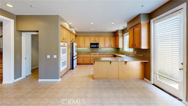Detail Gallery Image 9 of 41 For 4322 Waterside Ln, Oxnard,  CA 93035 - 4 Beds | 2/1 Baths