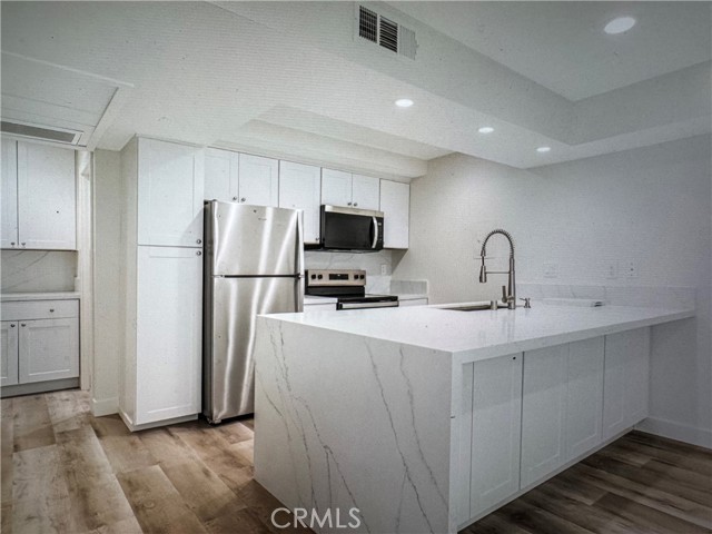 Detail Gallery Image 8 of 19 For 750 N Kings Rd #105,  West Hollywood,  CA 90069 - 1 Beds | 1 Baths