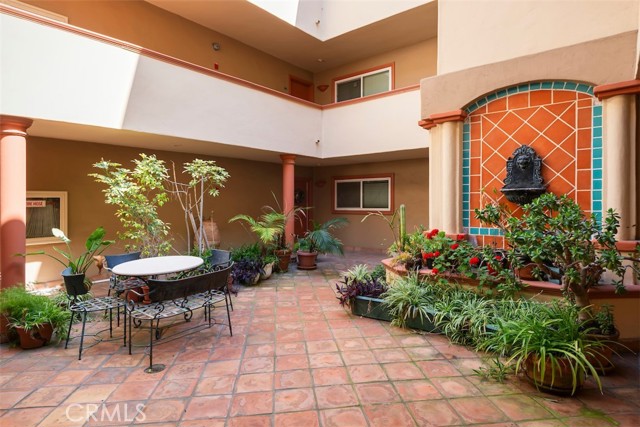 Detail Gallery Image 15 of 16 For 12500 Huston St #201,  Valley Village,  CA 91607 - 3 Beds | 2 Baths