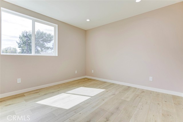 Detail Gallery Image 15 of 24 For 7300 N Firmament Ave, Van Nuys,  CA 91406 - 3 Beds | 2 Baths