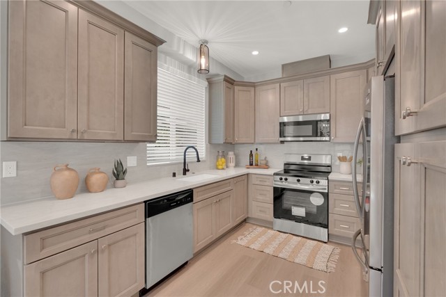 619 E Walnut, Monrovia CA: https://media.crmls.org/medias/20d540bb-1a15-4181-9cff-9ba862b60411.jpg