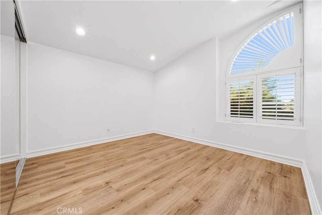 MLS #OC25250292 image #19