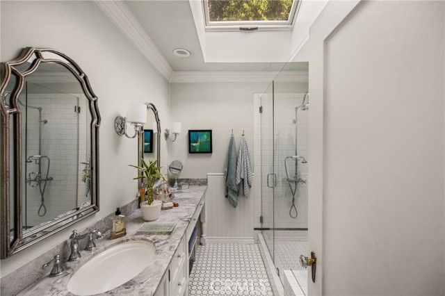 Detail Gallery Image 9 of 36 For 4545 Sunnyside Dr, Riverside,  CA 92506 - 2 Beds | 2 Baths