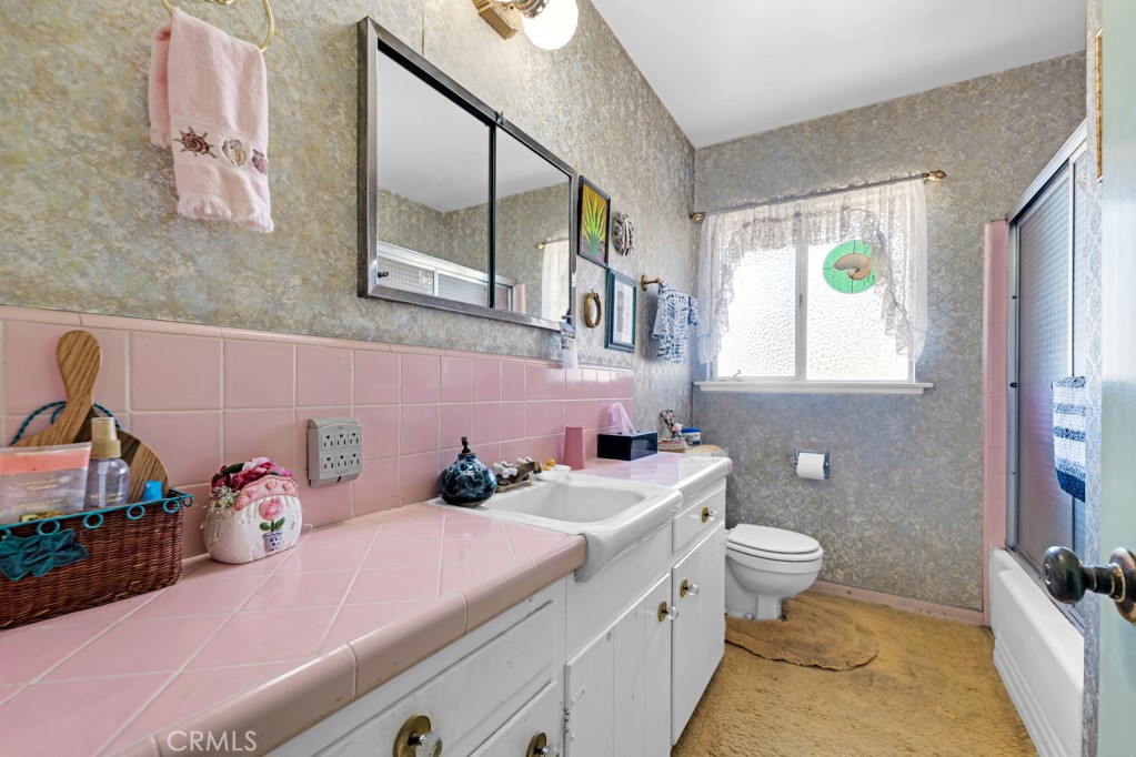 https://media.crmls.org/medias/20d7a0ab-b80c-4938-8b80-7bb53ddc6374.jpg?preset=X-Large