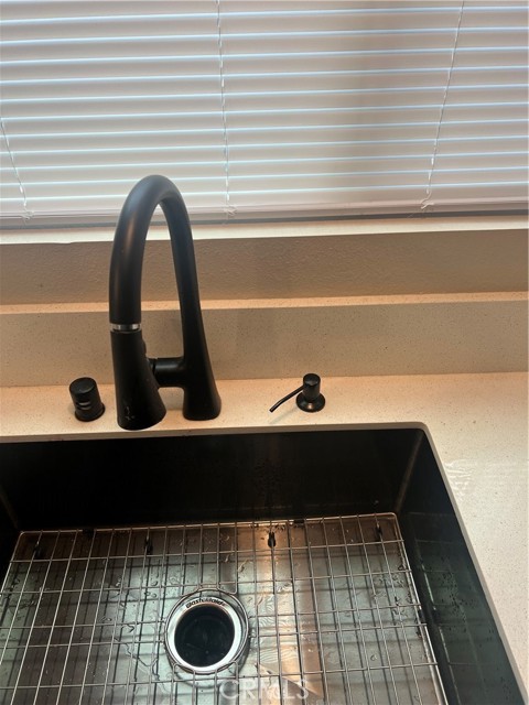 Detail Gallery Image 8 of 10 For 1126 E Arcadia Ct #C,  Long Beach,  CA 90813 - 1 Beds | 1 Baths