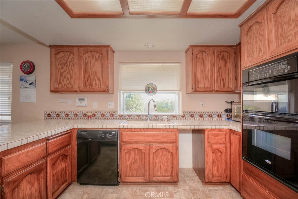 https://media.crmls.org/medias/20d93ccc-cbdb-4e06-ade5-a8fa395b06f3.jpg?preset=X-Large