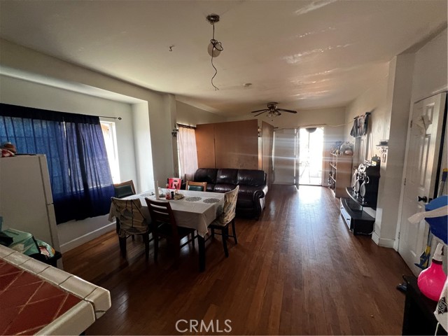 Detail Gallery Image 31 of 34 For 910 E 19th, Long Beach,  CA 90806 - 4 Beds | 3 Baths