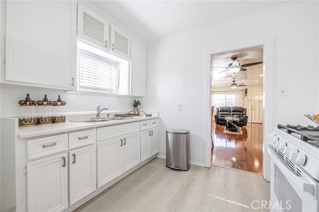 Detail Gallery Image 4 of 14 For 1000 N Mayo, Compton,  CA 90221 - 3 Beds | 1 Baths