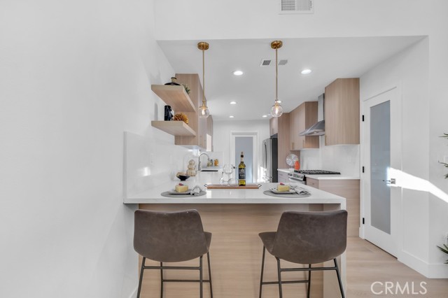 Detail Gallery Image 11 of 41 For 11722 Hayvenhurst, Granada Hills,  CA 91344 - 4 Beds | 3 Baths