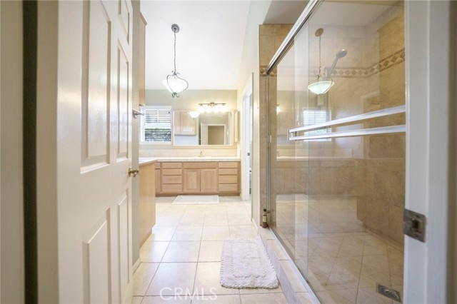Detail Gallery Image 22 of 32 For 18741 Hillsboro Rd, Northridge,  CA 91326 - 5 Beds | 6/1 Baths