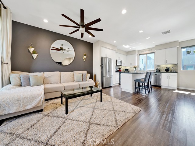 Detail Gallery Image 1 of 1 For 108 Cadence, Irvine,  CA 92618 - 2 Beds | 2/1 Baths