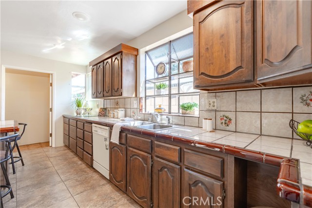 Detail Gallery Image 15 of 50 For 3318 W Borchard, Santa Ana,  CA 92704 - 4 Beds | 2 Baths