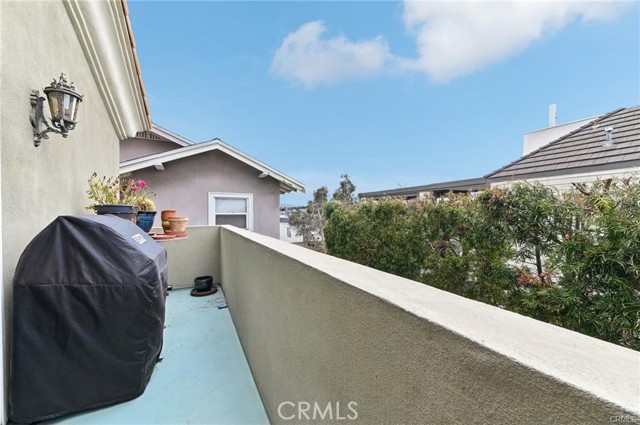 211 S. Francisca Avenue, Redondo Beach CA: https://media.crmls.org/medias/20deddb6-b4ef-45a4-93f7-f801b31d567d.jpg