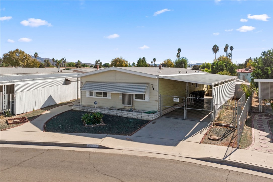 Detail Gallery Image 3 of 43 For 1595 Cordova Dr, Hemet,  CA 92543 - 2 Beds | 2 Baths