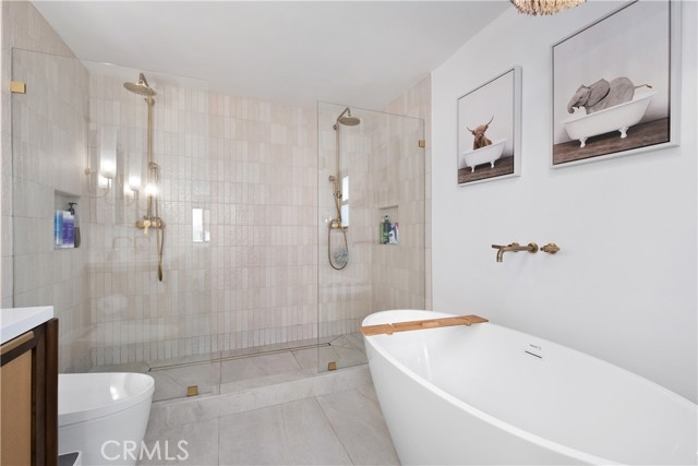 3550 Goldenrod Circle, Seal Beach CA: https://media.crmls.org/medias/20dfccd8-3d61-4b01-b5e2-2d9bdc0de3f4.jpg