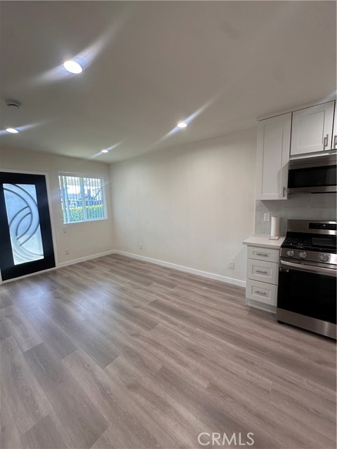 Detail Gallery Image 6 of 17 For 19115 Ludlow, Porter Ranch,  CA 91326 - 1 Beds | 1 Baths