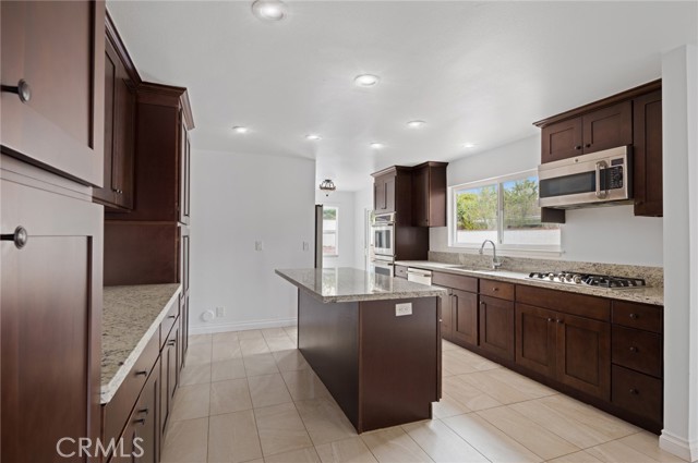 1300 Antigua Way, Newport Beach CA: https://media.crmls.org/medias/20e0fb02-07c5-4828-9791-630d7fb12d22.jpg