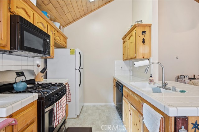 Detail Gallery Image 8 of 29 For 2525 Glacier Dr., –,  CA 93222 - 2 Beds | 2 Baths