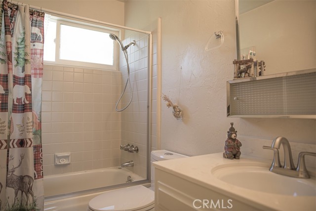 Detail Gallery Image 17 of 34 For 1216 Yosemite Dr, Lake Arrowhead,  CA 92352 - 3 Beds | 2 Baths